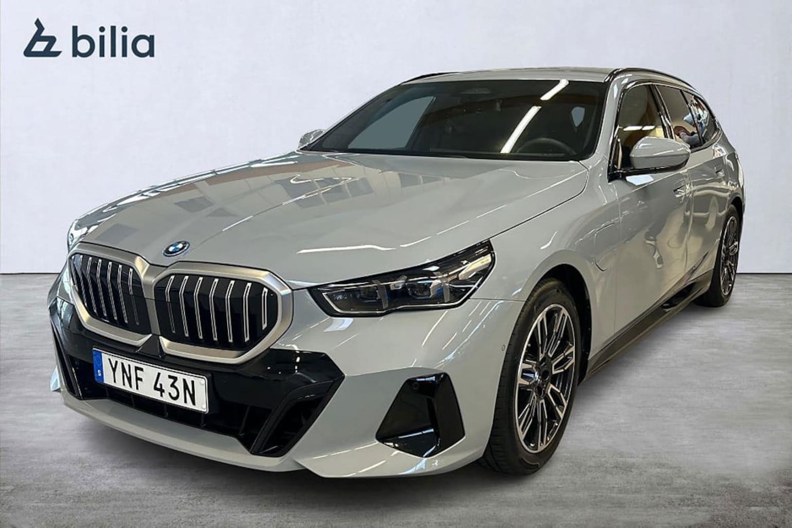 BMW 530e xDrive Touring M Sport H/K Active edt. Aktiv Fart Drag 2026 Grå