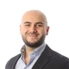 Porträtt av Kasra Azad