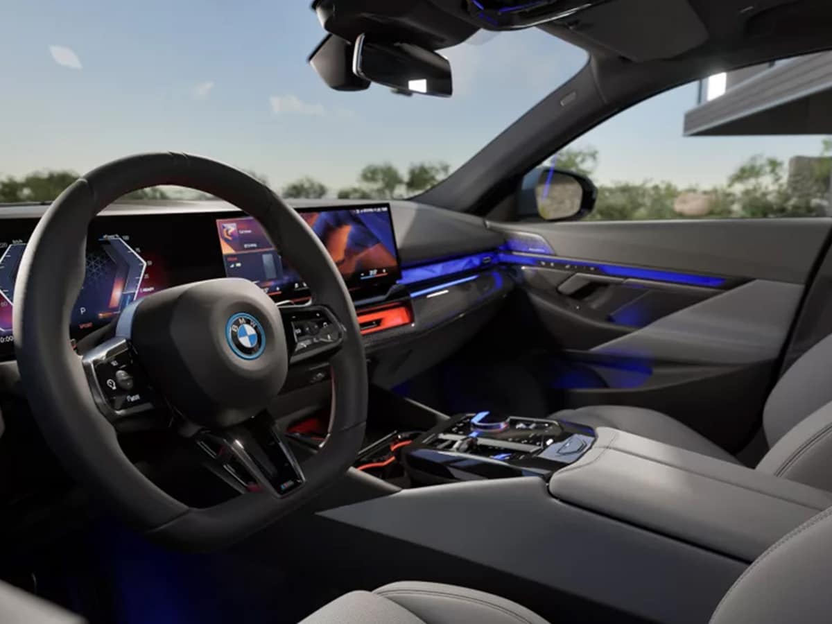BMW i5 Touring ratt och kupé