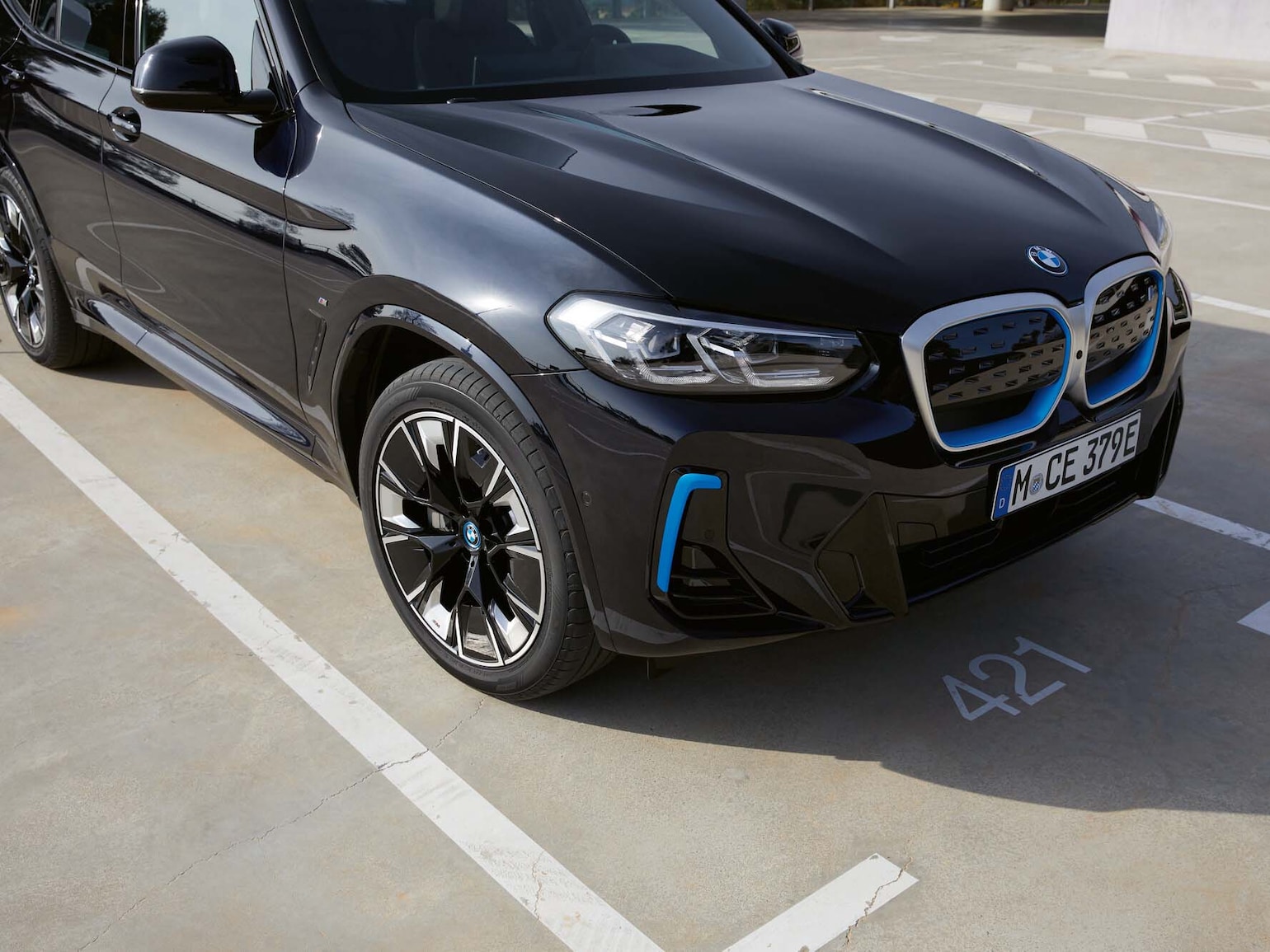 BMW hos iX3 hos Bilia