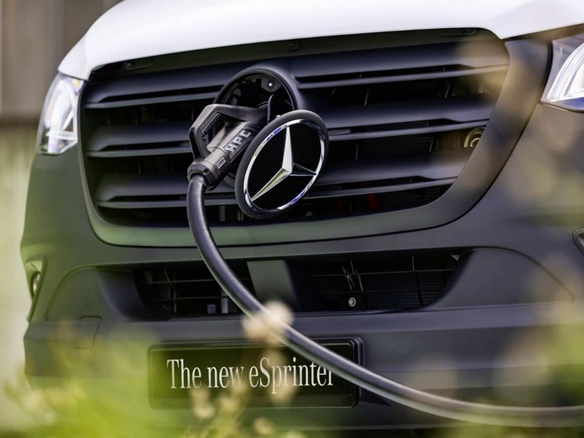 Mercedes-Benz eSprinter laddar
