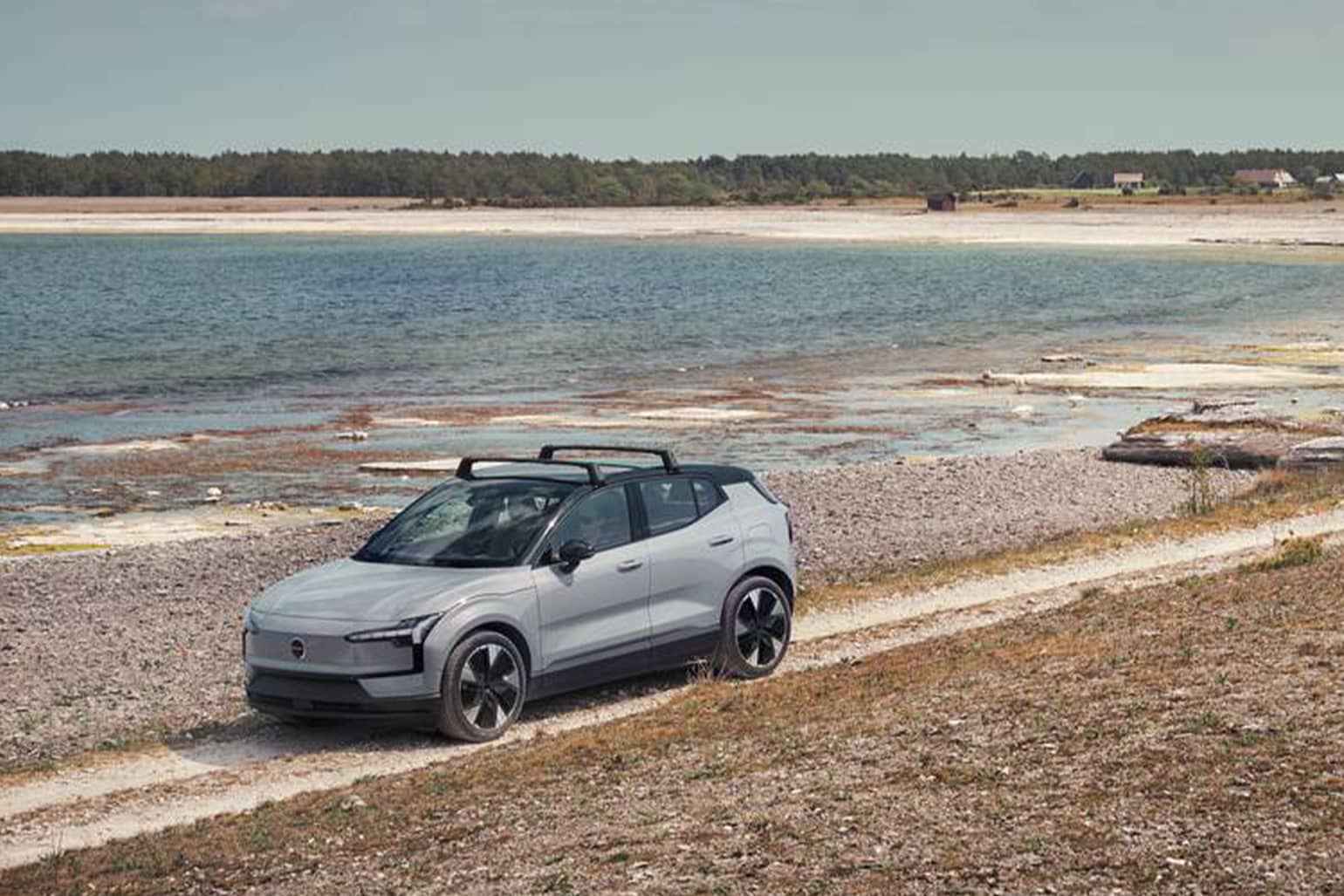 Bilia Volvo EX30 på en strand